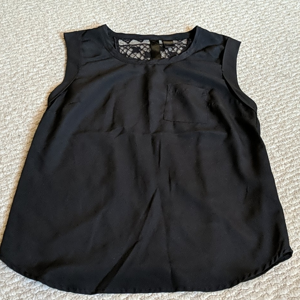Sleeveless Top with lace back